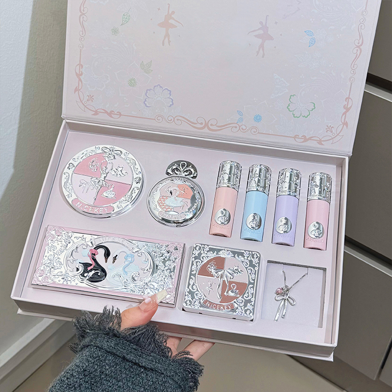 Beauty Book Makeup Kit - مجموعة مكياج باليه وردية من نايسكي
