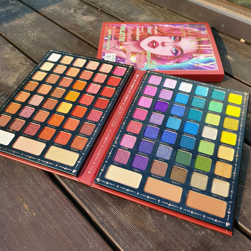Beauty Book Makeup Kit - لوحة مكياج ظلال عيون غير لامع