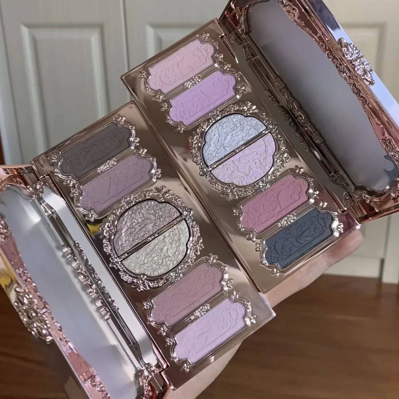 زهرة يعرف فراشة سحابة طوق جمع  - مراجعة Beauty Book Makeup Kit وسعره