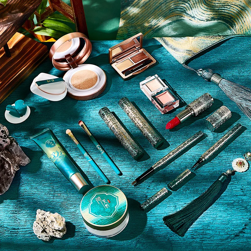 مجموعة أدوات مكياج مكونة من 13 - مراجعة Beauty Book Makeup Kit وسعره